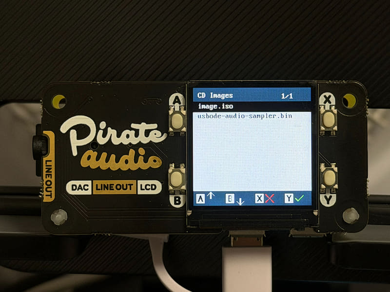 Aボタン、Bボタンでイメージを切り替え、Yボタンで決定、すぐにディスクが入れ替わる。