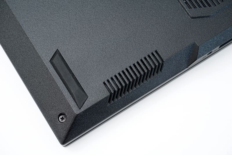 底面にはステレオスピーカーを搭載