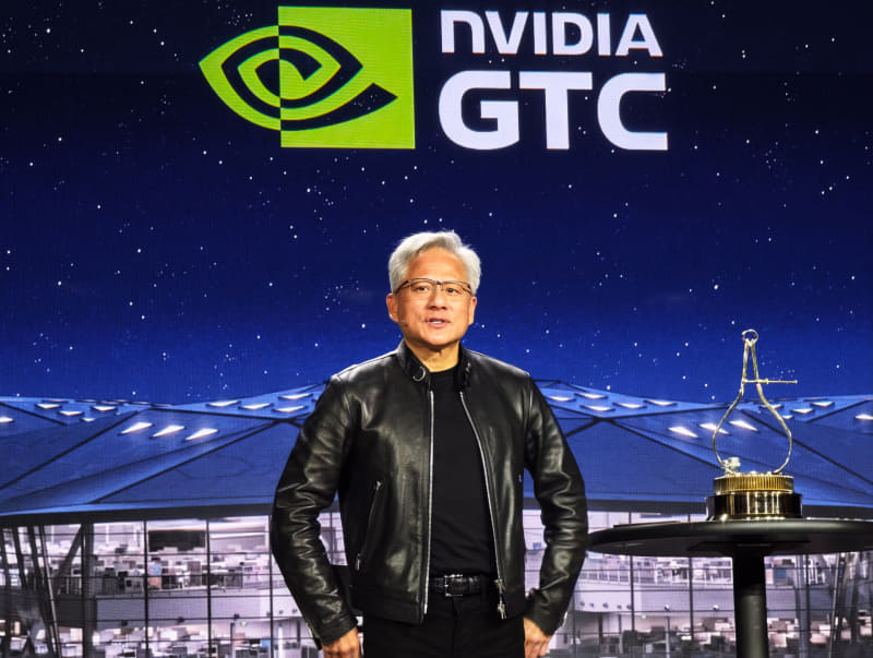 記者向けの質疑応答で質問に答えるNVIDIA CEO ジェンスン・フアン氏