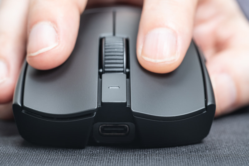 光学式スイッチを採用しているが、見た目や使用感は一般的なマウスと大きくは変わらない