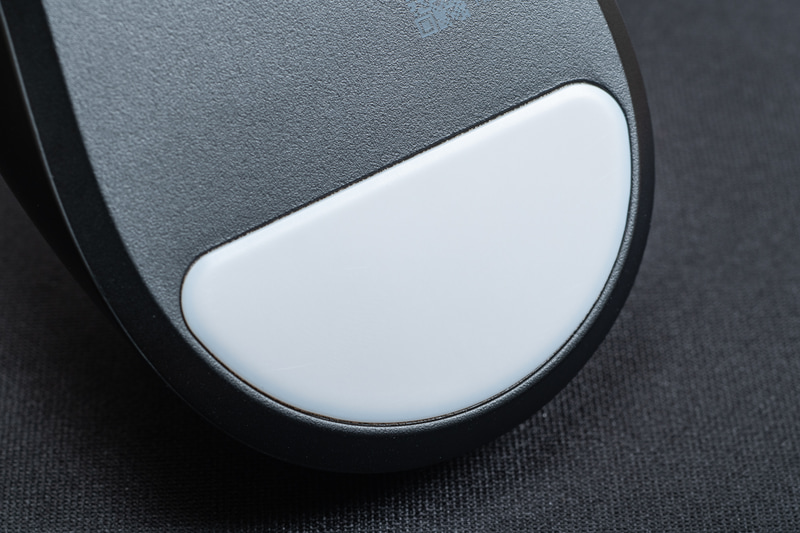 ソールは広く、加工も美しい