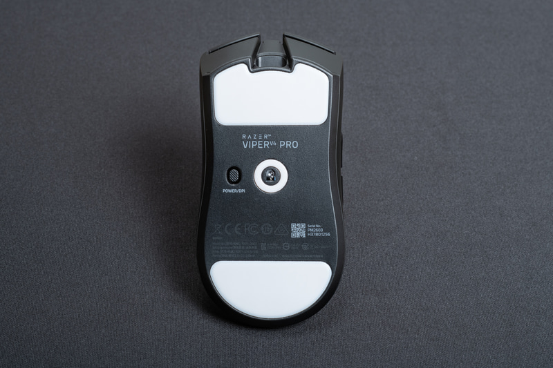 ソールは広く、加工も美しい