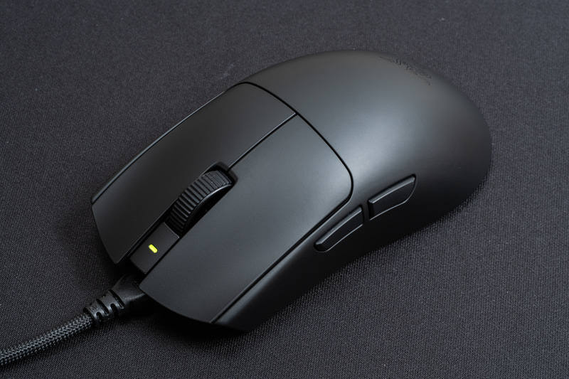 本体のLEDは有線接続時とDPI切替時だけ光る