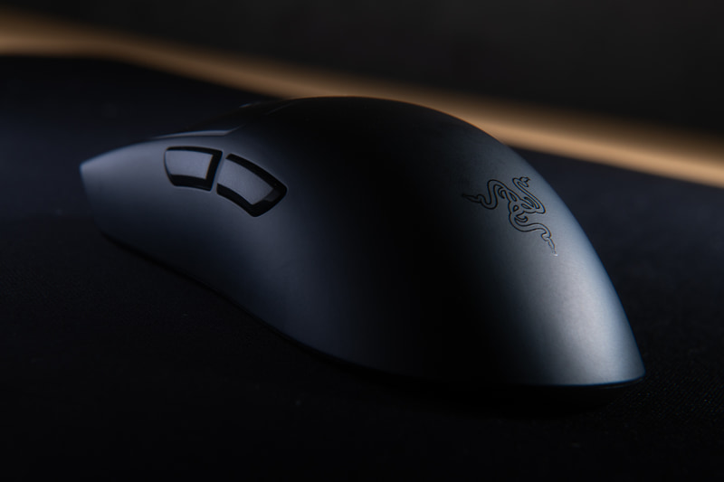 Razerのロゴはうっすら描かれており、ほとんど自己主張しない