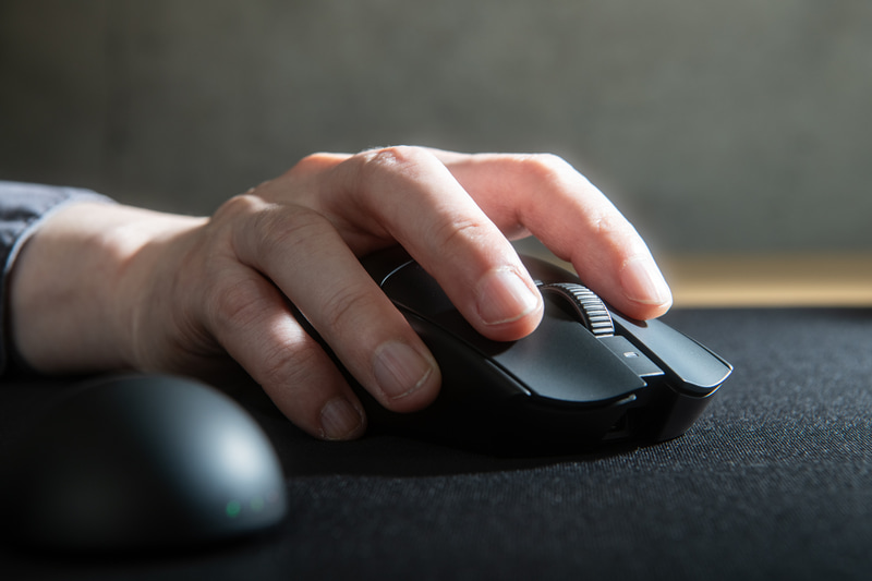 ただ高性能なだけではなく、マウスとレシーバの組み合わせで抜群の使用感を生んでいる