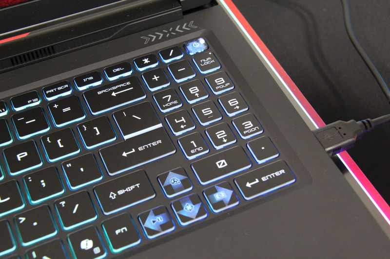 キーボード右側に備えられた、幅の細いテンキー