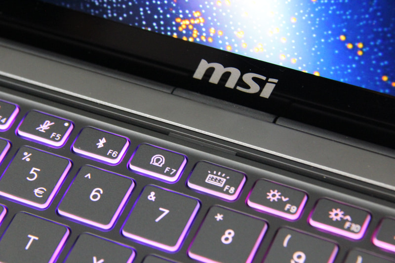 キーボード奥側に備えられた排気用のスリット