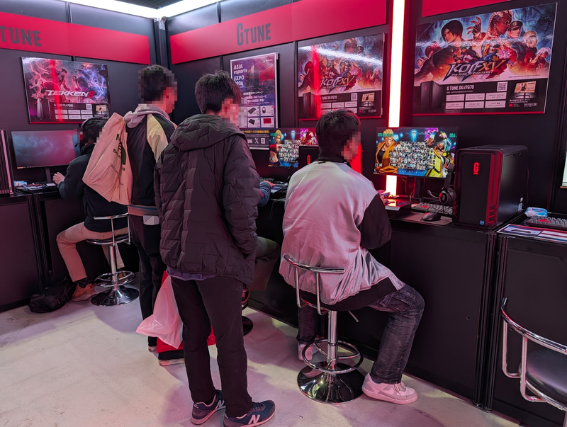 友達同士でブースを訪れ、わいわいと盛り上がりながらゲームをプレイしている様子が見られた