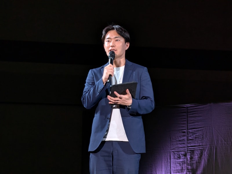 2日目選考会、メインステージのMCは大島巧氏が務めた