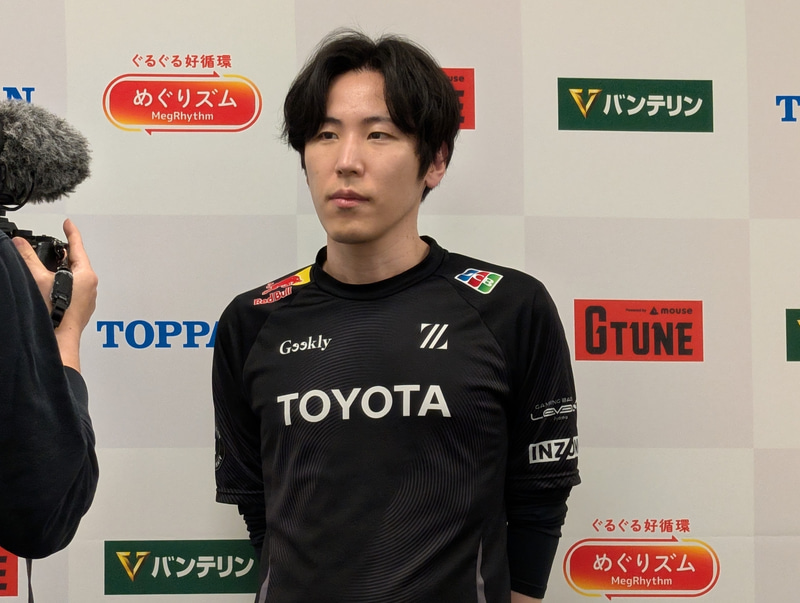 試合後、ももち選手に対さはら選手戦でのキャラクター変更について尋ねると、直近の調整で変更された部分が試合に影響をおよぼす場面が多かったため、そうした変化が少ないJPを起用することで対応したという。結果としてJPで勝利できており、さすがの判断力が感じられる一戦だった