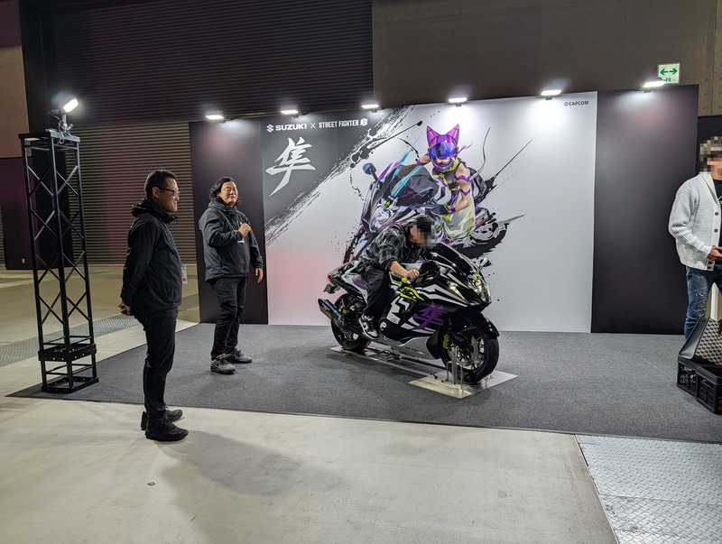 SUZUKIブースには「CAPCOM CUP 12」で初お披露目されたスト6コラボバイク第2弾「Hayabusa Tuned by JURI」が！