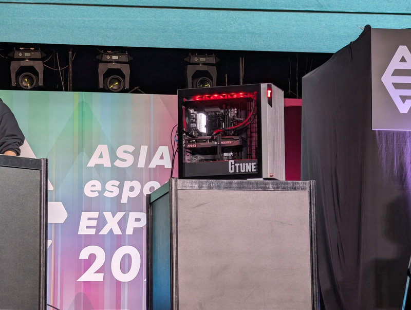 ステージ中央には試合で使用しているものと同じG TUNEが配置されており、その存在感をアピール