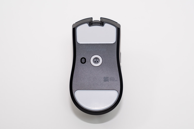 電源ボタンは裏面。DPI変更などにも利用する