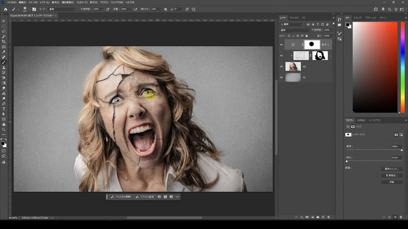 顔にはすでにヒビのレイヤーのノイズも乗っていて二重にノイズがかかるので、人物の顔のノイズを除去します。粒子のレイヤーマスクを選択した状態で、「ブラシツール」で顔の部分だけノイズを取ります