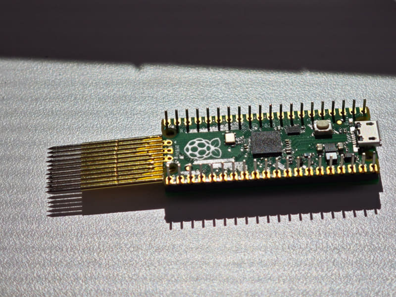 Amazon.comなどで20ドル程度で販売されている割り込み用のデバイス