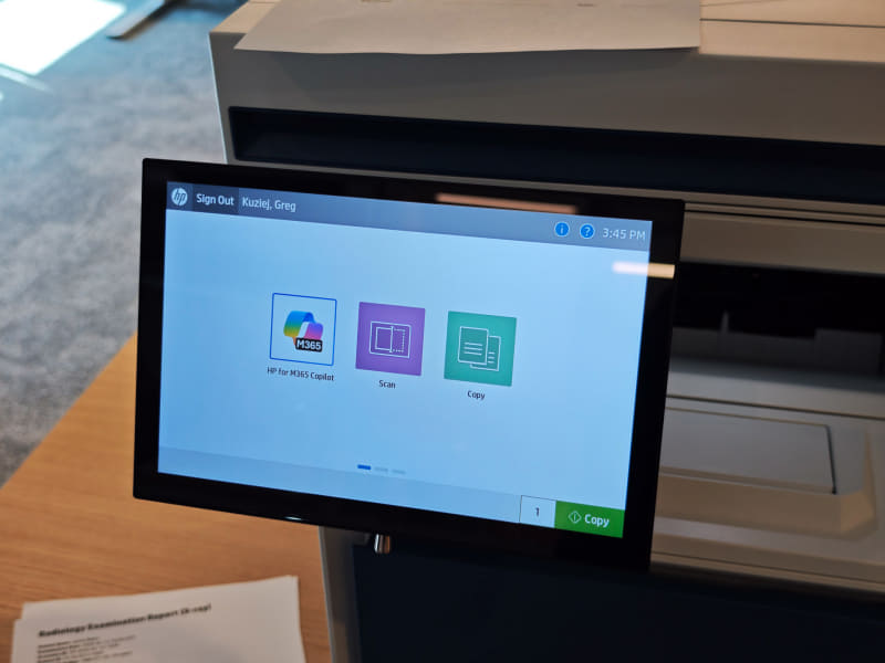 新しいMFP 5000/6000シリーズは、Microsoft Copilot 365に対応しており、スキャナーで取り込んだ文書を内容をCopilotが読み込んで自動でファイル名をつけてOneDriveに保存できる