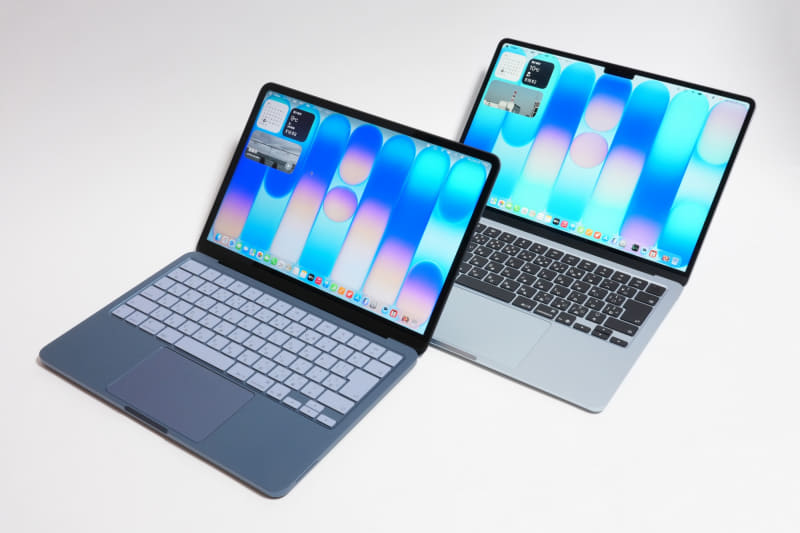 MacBook Neo(左)、MacBook Air(右)