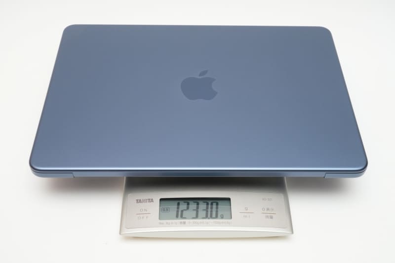実測重量はNeoが1233g、Airが1227.5gと、Airの方が軽かった