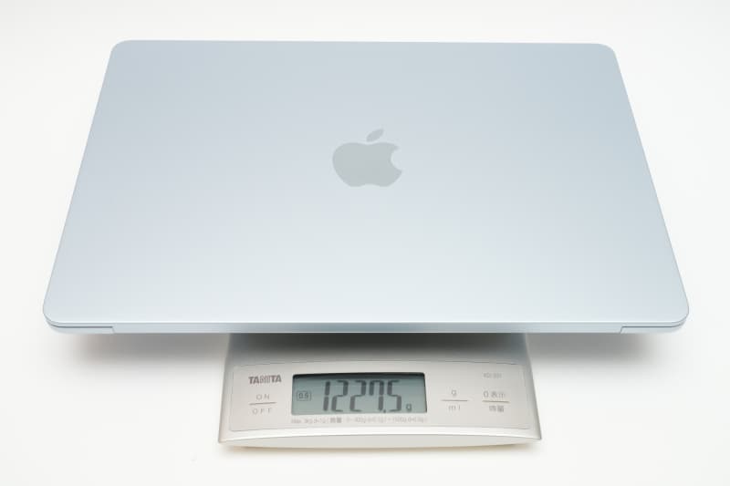 実測重量はNeoが1233g、Airが1227.5gと、Airの方が軽かった