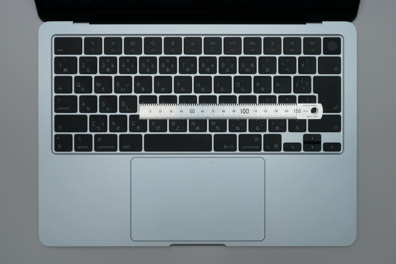 Airのキーピッチは実測19.2mm、キーストロークは実測1.3～1.4mm