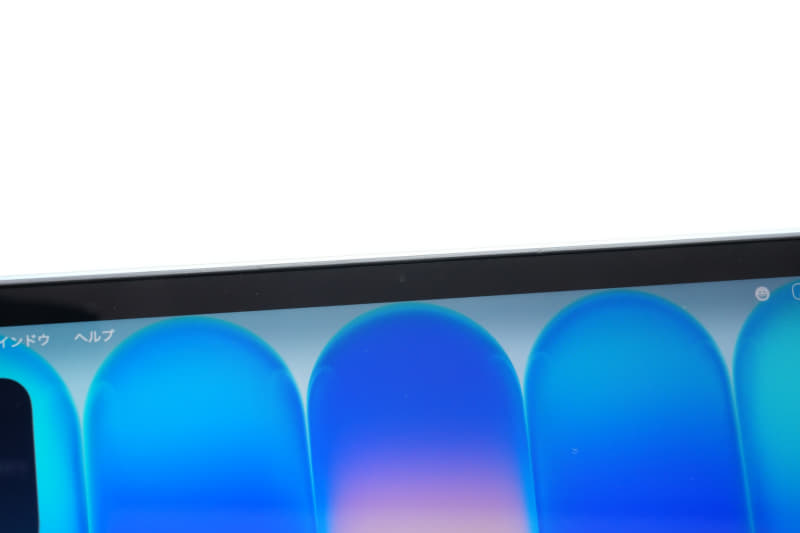 Neoは1080p FaceTime HDカメラ	、Airは12MPセンターフレームカメラ(デスクビュー対応)を搭載