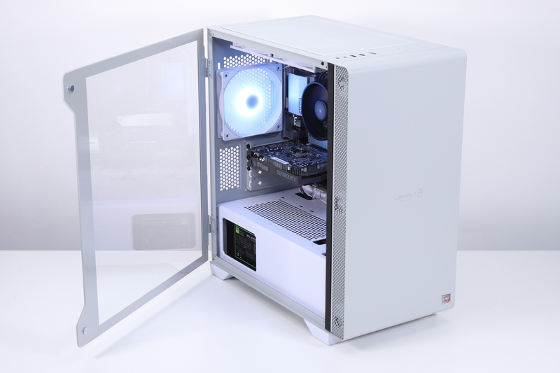 左側面のガラスパネルはドアパネル方式を採用しており、清掃時に簡単に内部にアクセスすることができる