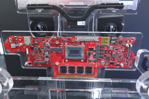 ROG Allyに搭載されたRyzen Z1 Extreme(中央)