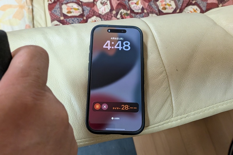 これは現在使っている17 Pro。スリープ状態では分数しか表示されないが、残り時間を把握できるのが本当に重宝している