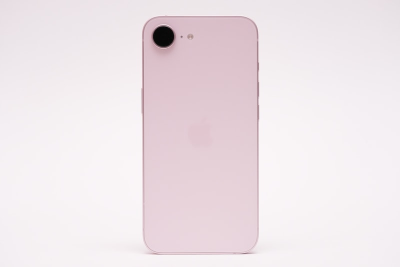 このソフトピンク以外に、ブラック、ホワイトを用意