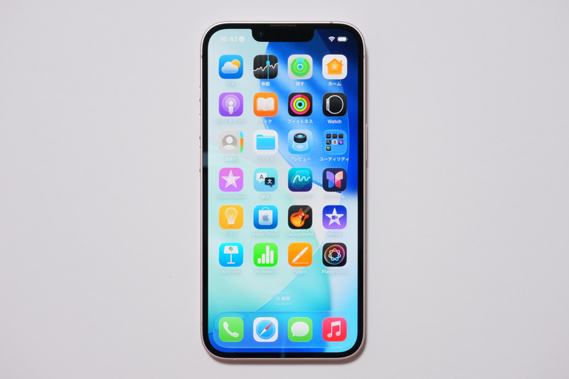 ディスプレイ上面にはカメラ、TrueDepthカメラ、マイク、スピーカーを内蔵
