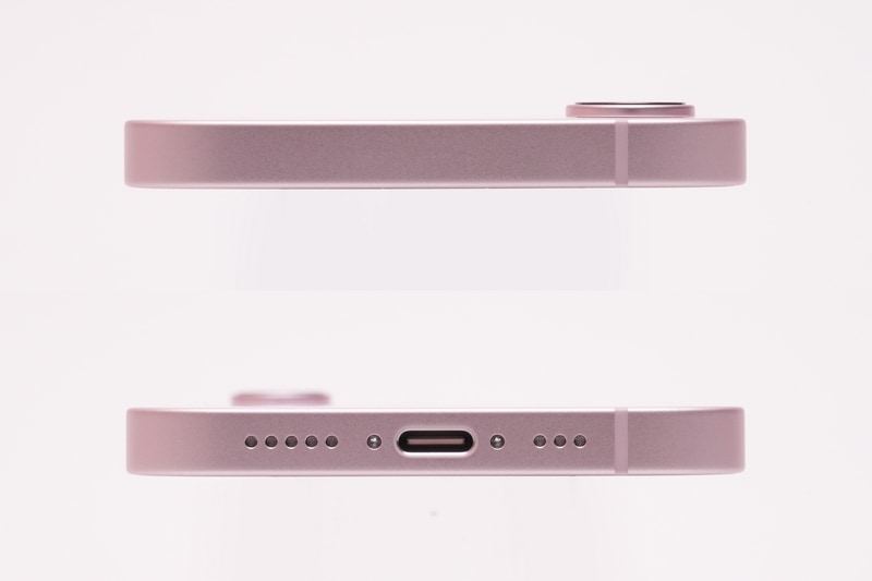 下面にはUSB-C、マイク、スピーカー、右側面にはサイドボタン、左側面にはアクションボタン、ボリュームボタンを配置