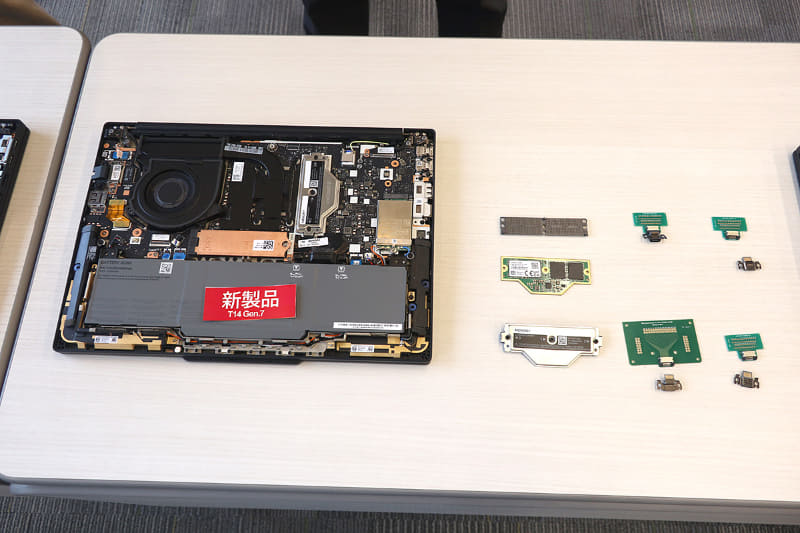 ThinkPad T14 Gen 7底面および交換可能なパーツ