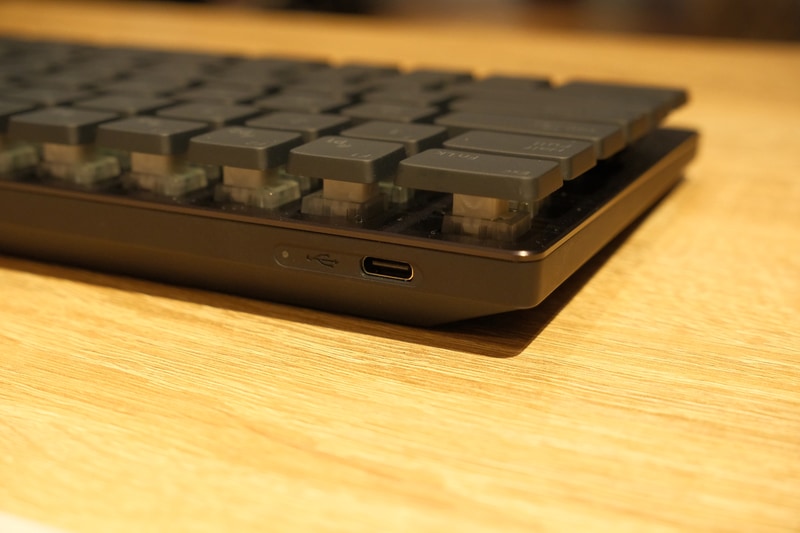 USB Type-Cポートは左奥