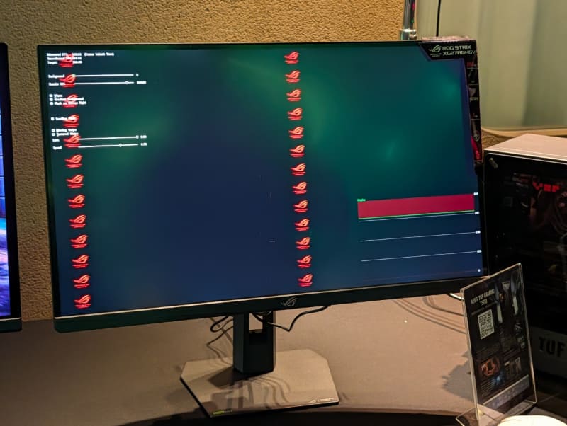 ASUSは「G-SYNC Pulsar」対応ゲーミングモニター「XG27AQNGV」を国内初披露。モーションブラーが低減される様子をデモしていた
