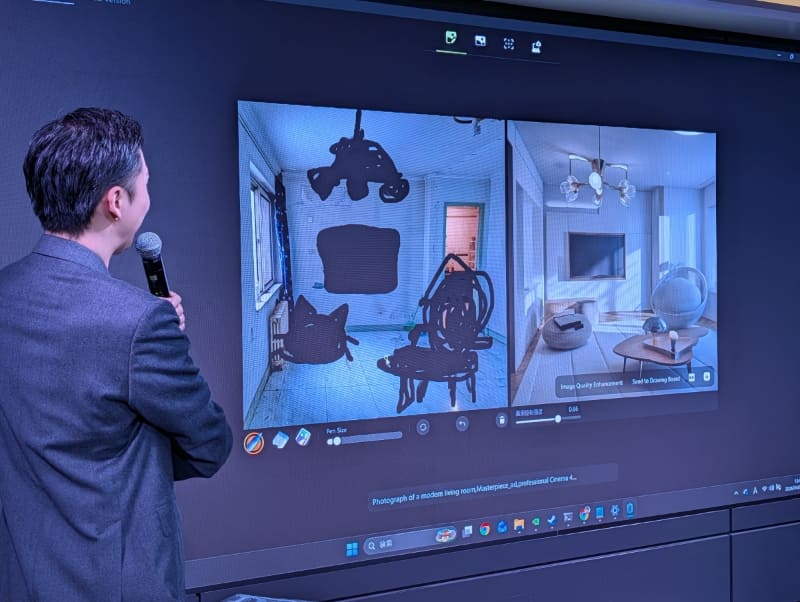 適当に描いた天井や壁のオブジェクトが、AI処理により、僅かな待ち時間のあと、すぐにシャンデリアや壁のテレビとして描画される様子を見て、伊織もえ氏だけでなく来場者からも驚きの声が漏れていた