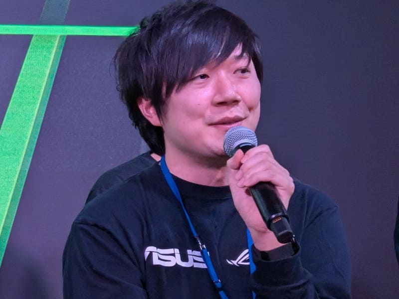ASUSの藤原氏は20周年を迎えた「ROG」ブランドを筆頭に、ハイエンドからカジュアルまで幅広いラインナップで展開している同社の取り組みについて紹介した