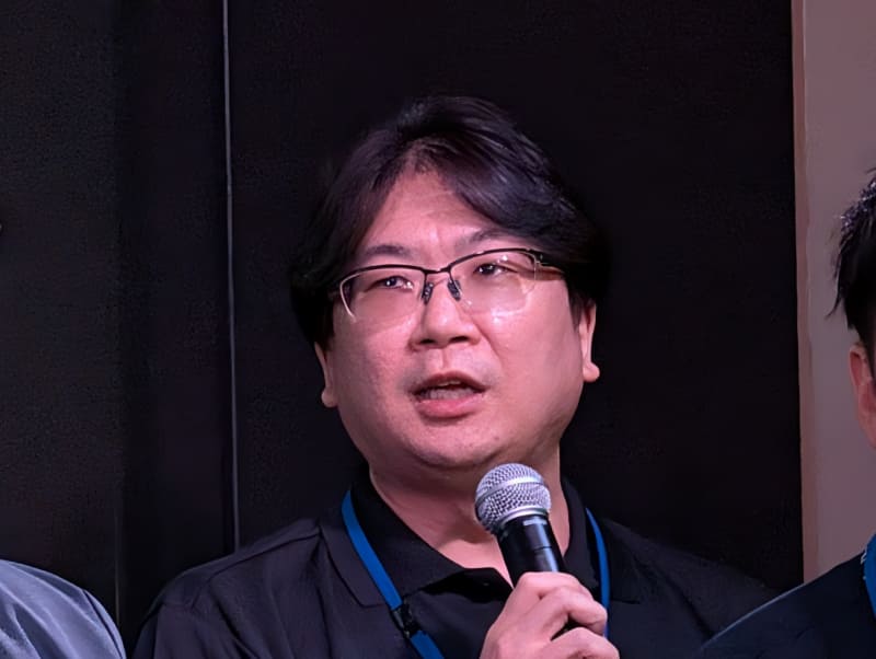 ユニットコムの大日方氏は、同社の手掛ける各ブランドの紹介とともに、ゲーミングブランド「LEVEL∞」において、最新のCore Ultraプロセッサを搭載し、厚さ2cm以下、重さ約2kgという薄型軽量なゲーミングノートを実現しており、特に軽さについて強調した