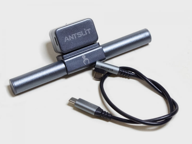 キーボードバックライト非搭載なので、小型のLED/USBライトを別途購入。USB Type-Cケーブルは付属品とは違うもの