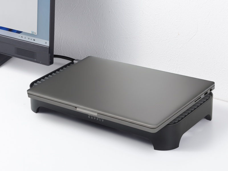 ノートPCを載せたところ