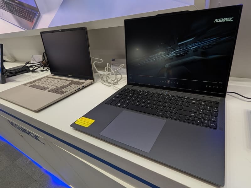 シンプルなビジュアルのノートPC「S16」。テンキー付きのフルキーボード搭載、ディスプレイ部も薄く、国内で展開したら人気が出そうなビジュアルだが、現在の直販サイトで見る限り、まだ販売していないようだ