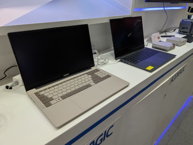 こちらのアイボリー調のカラーリングはほかではあまり見かけないが、意外とナイスな色合いで、個人的にはかなり好き