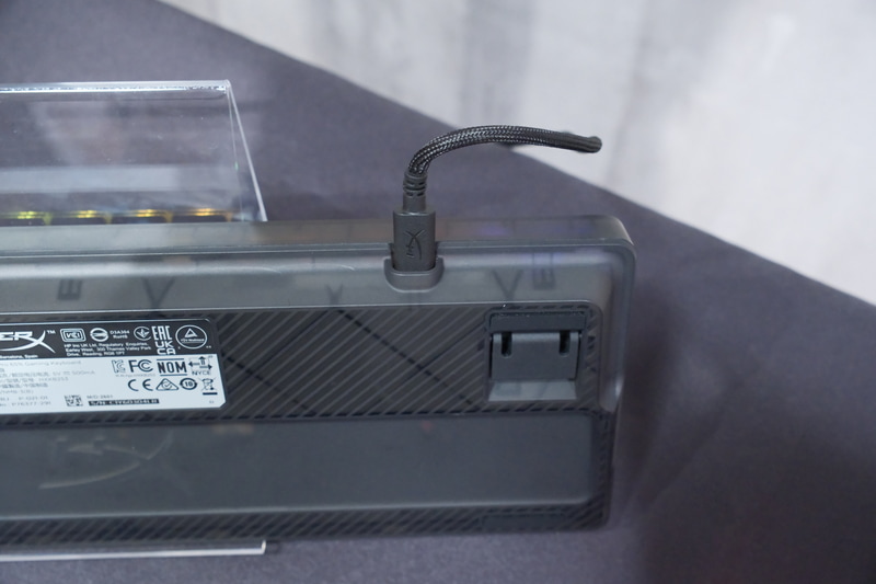 チルトスタンドも備える