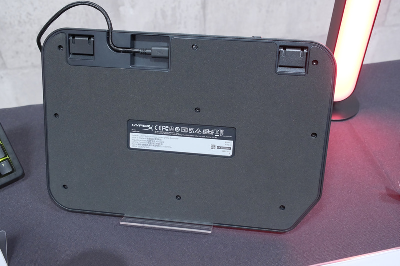 背面は全体に滑り止めを装備