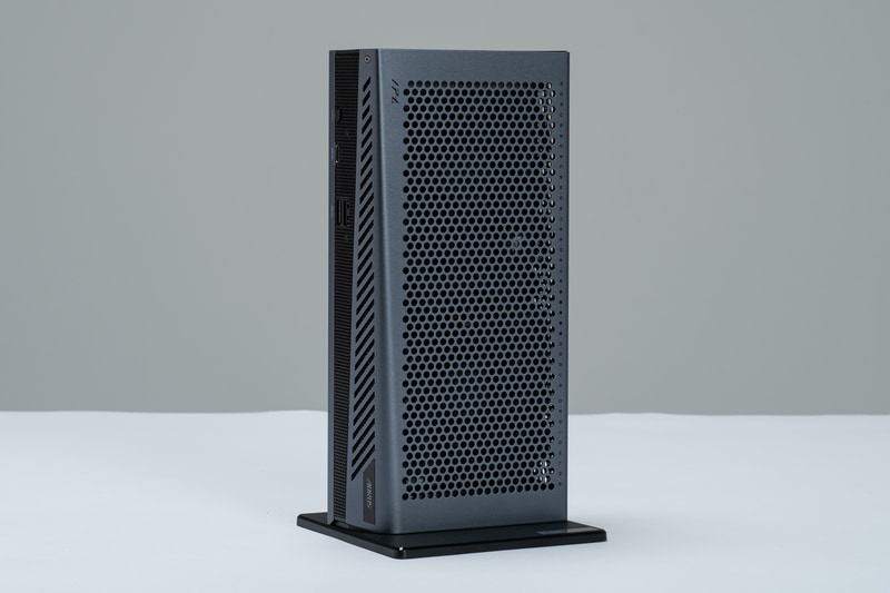 設置場所にあわせて縦置き/横置きが選べるのもうれしい