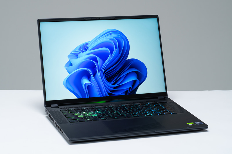 内蔵ディスクリートGPUとして、GeForce RTX 5070 Laptop GPUを搭載している