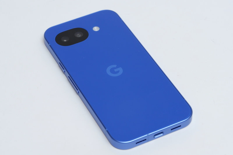 背面は81%以上のリサイクル素材を採用した樹脂を採用。こちらもマット仕上げだ