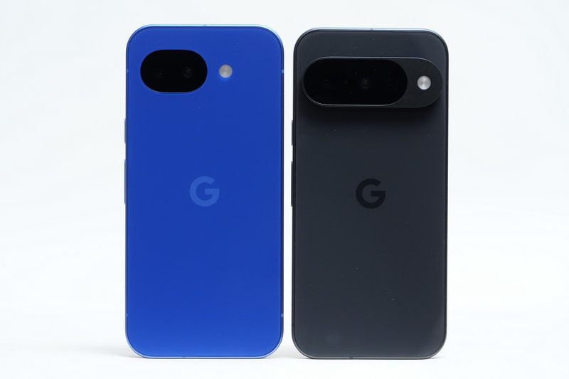 こちらはPixel 10(右)との比較。Pixel 10aの方が幅1mm、高さ1.1mm大きい