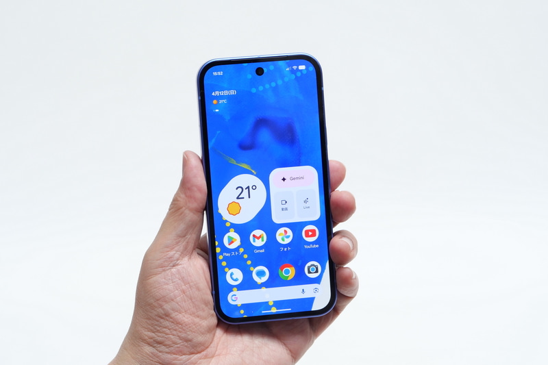 サイズ、重量ともPixel 9aと持ち比べて違いは感じられなかった