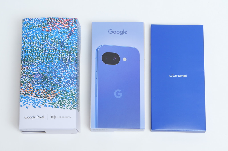 Isai Blueモデルは、本体以外に付属品を収納したパッケージも付属