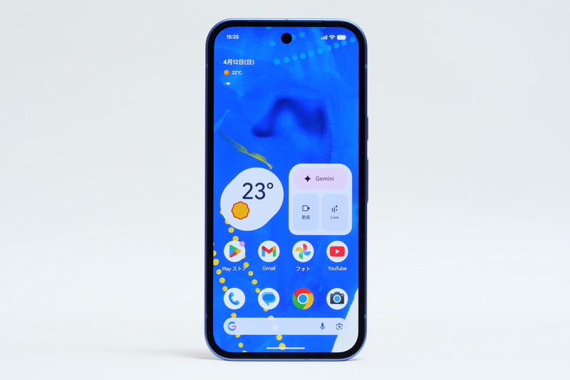 1,080×2,424ドット表示、リフレッシュレート60～120Hz対応の6.3型有機EL「Actuaディスプレイ」を搭載